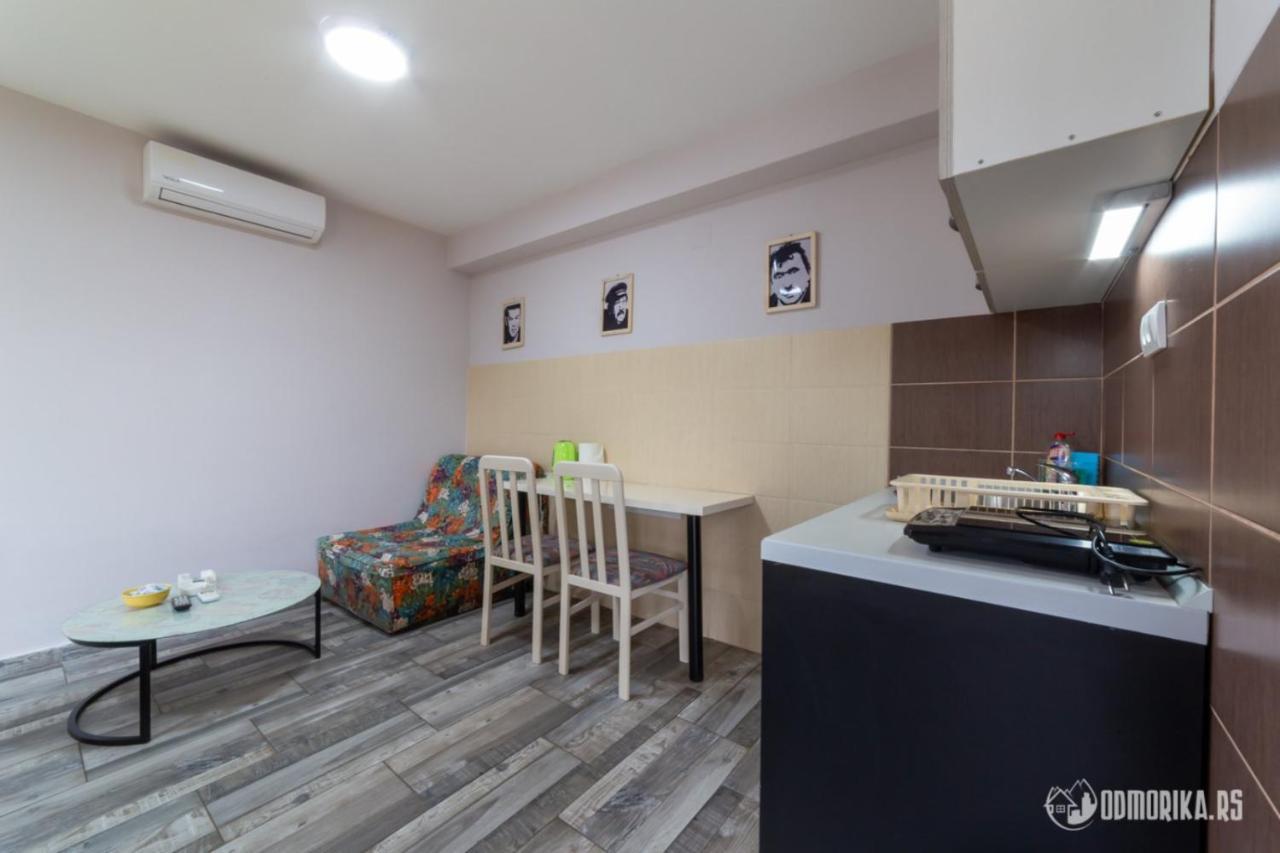 Apartmani Nina S バイナ・バシュタ エクステリア 写真