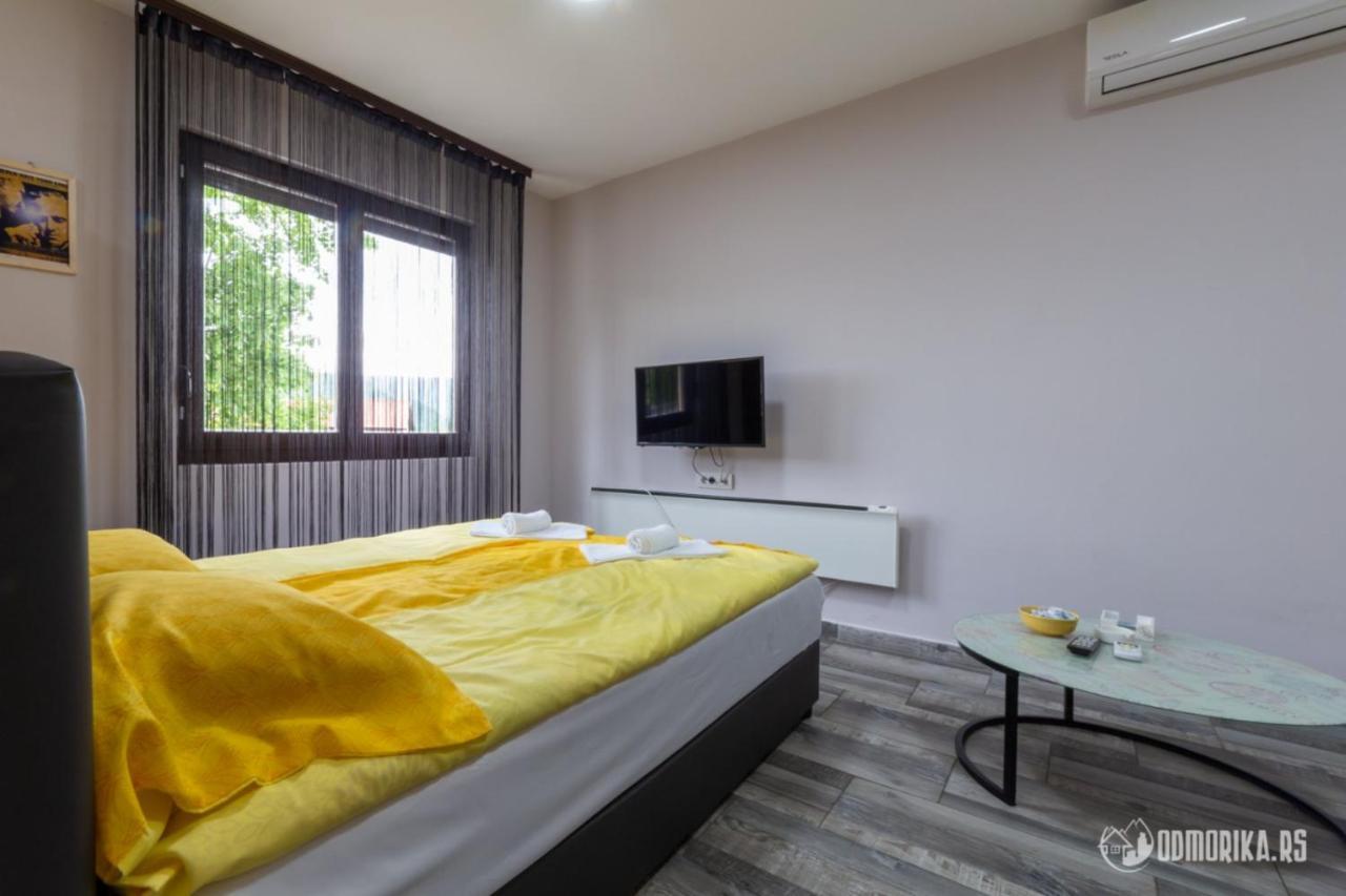Apartmani Nina S バイナ・バシュタ エクステリア 写真