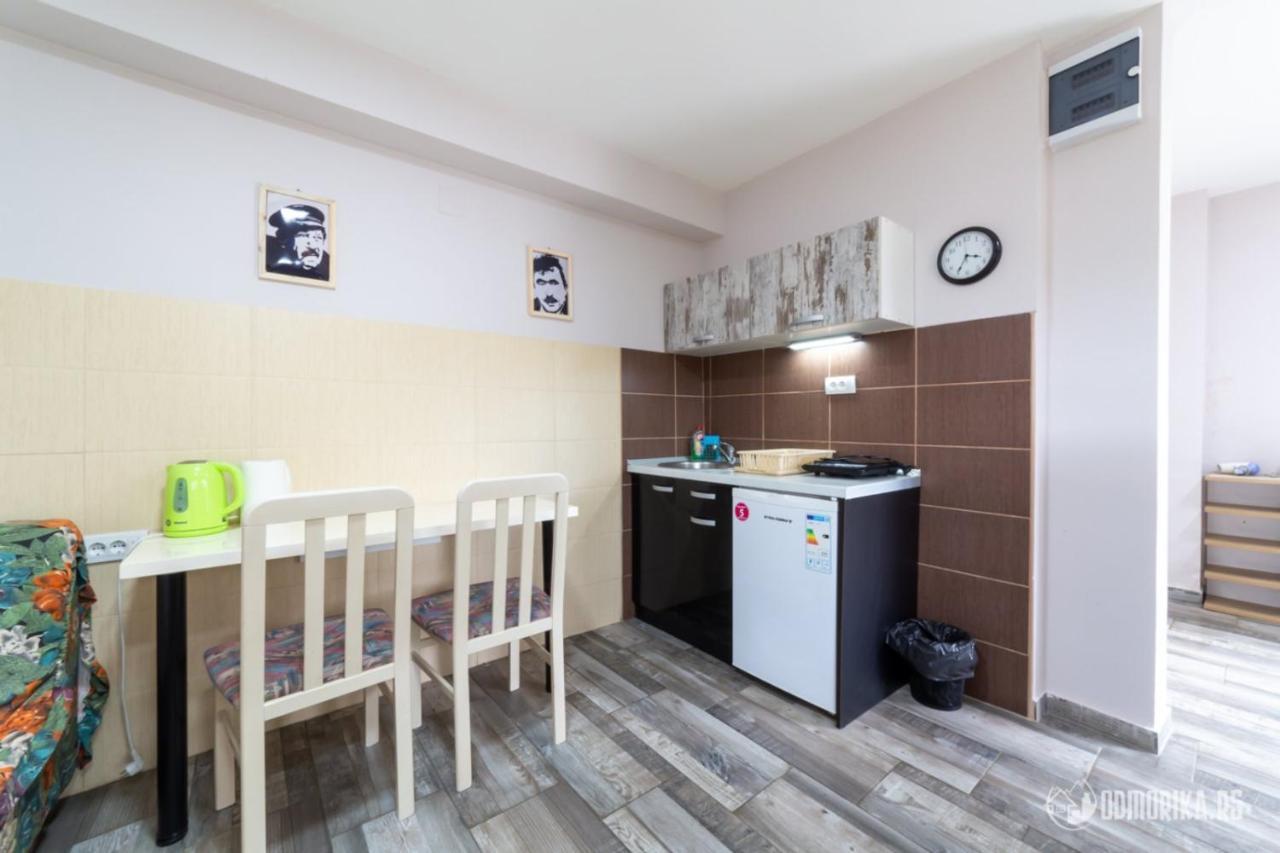 Apartmani Nina S バイナ・バシュタ エクステリア 写真