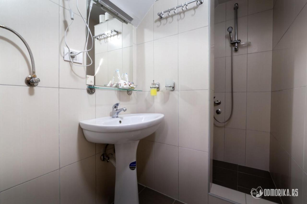 Apartmani Nina S バイナ・バシュタ エクステリア 写真