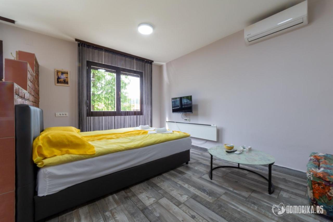 Apartmani Nina S バイナ・バシュタ エクステリア 写真