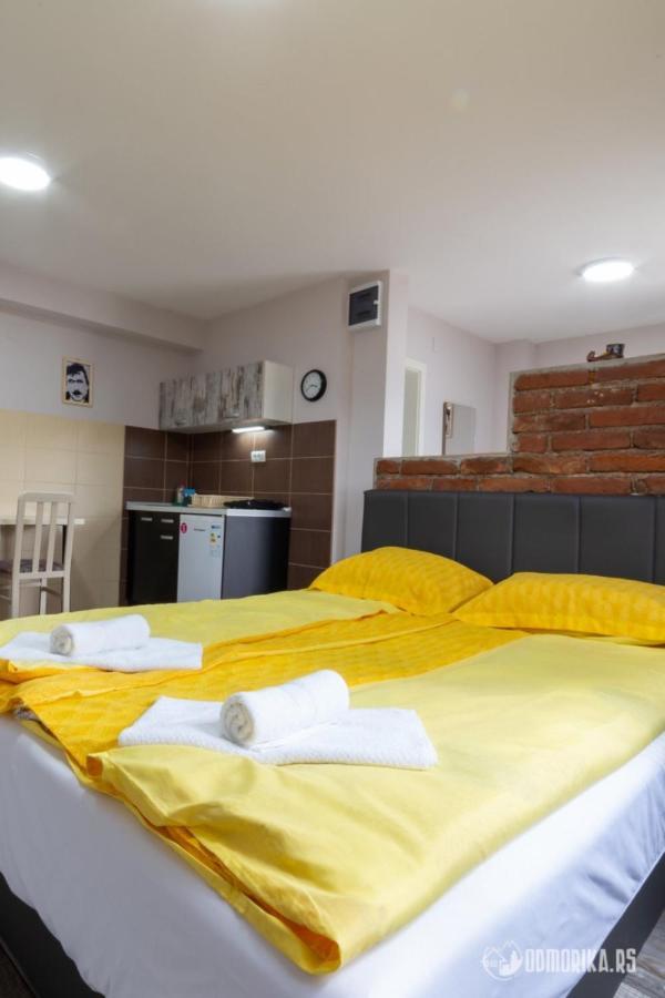 Apartmani Nina S バイナ・バシュタ エクステリア 写真