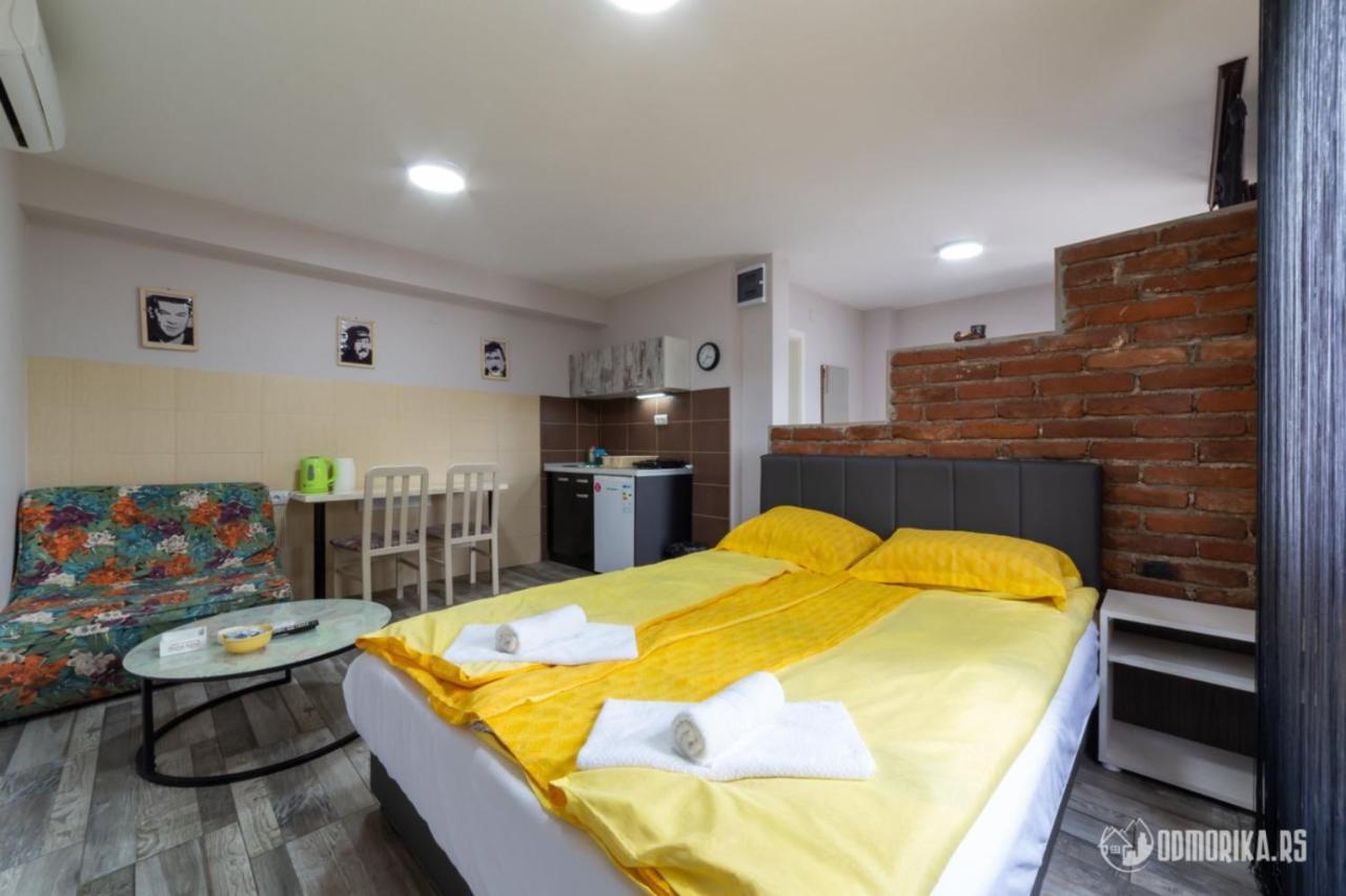Apartmani Nina S バイナ・バシュタ エクステリア 写真