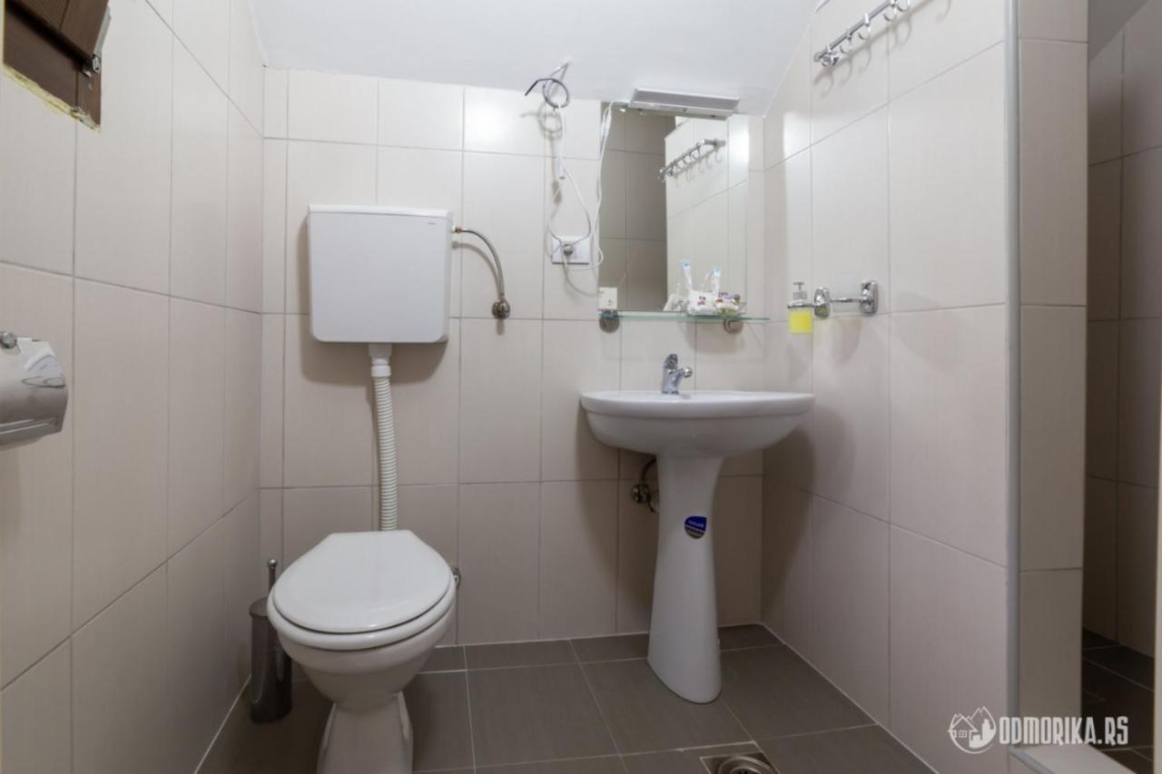 Apartmani Nina S バイナ・バシュタ エクステリア 写真